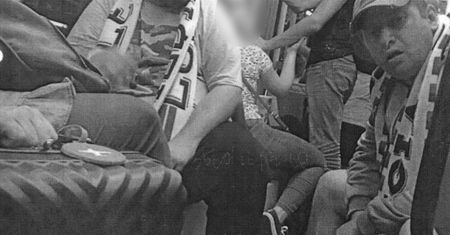 Krzyczeli w tramwaju: "Te, ciapaty!". Policja publikuje ich wizerunek i prosi o pomoc