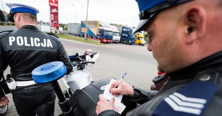 Pijany próbował przejechać policjanta. Padły strzały