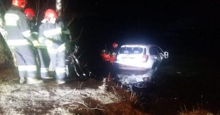 Ciechanów: wjechała autem do stawu. Miała 2,5 promila
