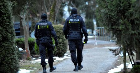 Broniła upośledzonego syna, skatowali ją policjanci. Wyrok zdumiewa