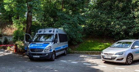 Drzwi były uchylone. Sąsiad zauważył ciało