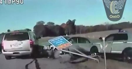 Ukradł matce auto i zaczął szaleńczą jazdę. Kolczatka zatrzymała go przy prędkości 160 km/h