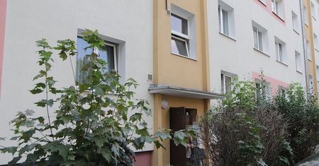 Wrocław. Weszli do domu przez okno. Mężczyzna uratowany