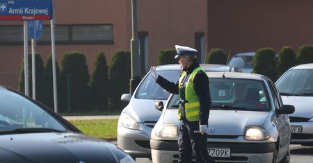 Kradzieże samochodów. W akcji więcej policjantów