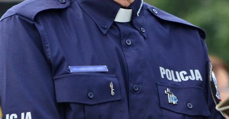 Księża na służbie. Zatrudnieni są w policji, w straży pożarnej, a nawet wśród pograniczników