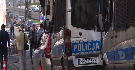 Poskarżył się na przepełniony radiowóz. Sąd przyznał mu rację