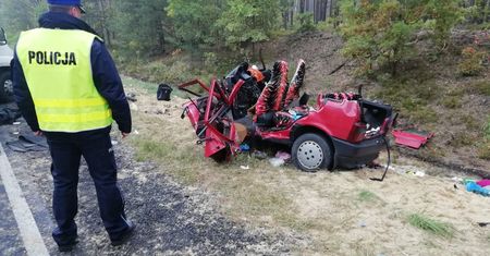 Bobry koło Radomska. Tragiczny wypadek na DK 91. Cztery osoby nie żyją