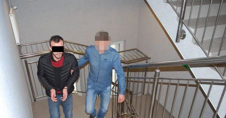 Obcokrajowiec chciał ukraść torebkę. Przewrócił, bił i kopał