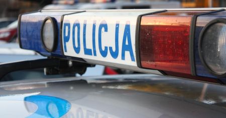 Złodziej okradł 50-latkę. Kobieta wskoczyła mu do bagażnika, aby odzyskać pieniądze