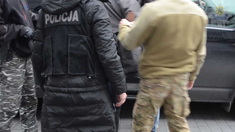 Policjanci wykopali już 10 worków z ludzkimi szczątkami, które ukrył 54-letni mężczyzna