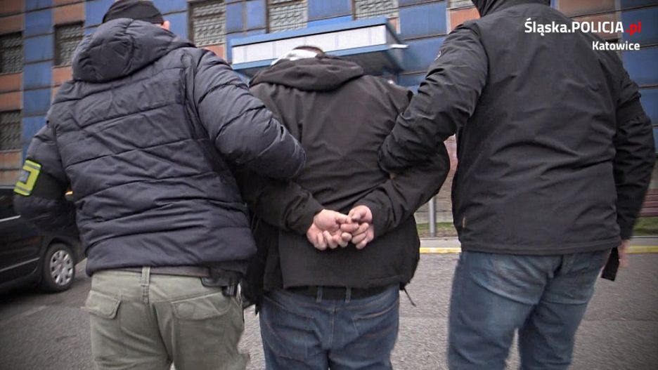 Katowice. Policja ustaliła, że 34-latek miał gwałcić córki swojej partnerki