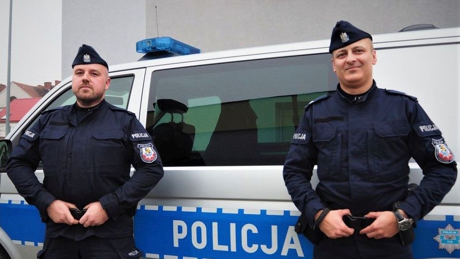 Torzym. Policjanci uratowali mężczyznę, który zasnął na torach