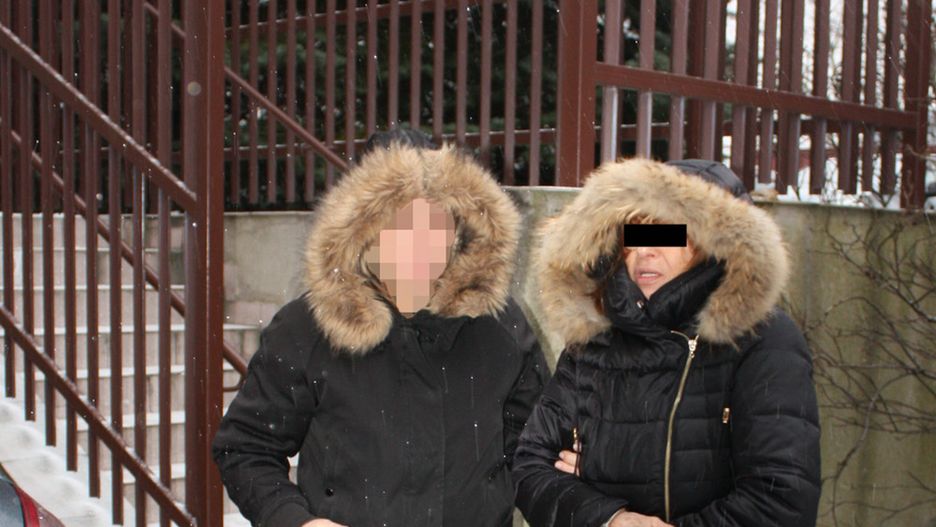 Doprowadzenie jednej z babć na policyjne przesłuchanie