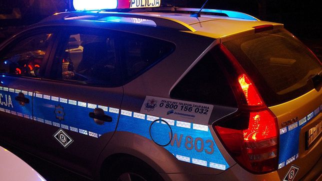 Policja kieruje samochody na objazdy 