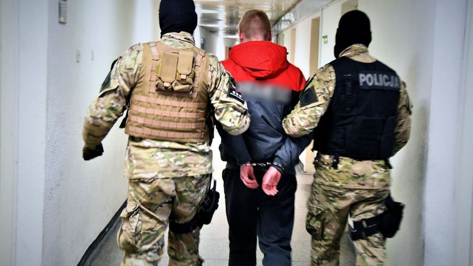 Antyterroryści zatrzymali pięć osób, które są podejrzane o podłożenie ładunku wybuchowego