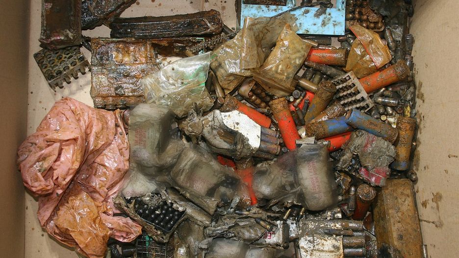 Policjanci przejęli broń z prywatnych posesji w Otwocku i Józefowie