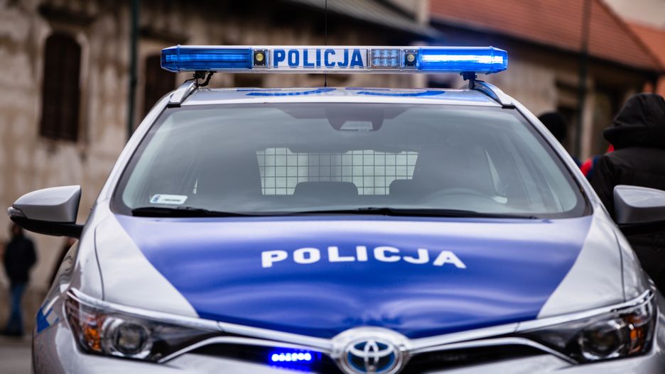 17-latka i 50-latek są poszukiwani w całej Europie.