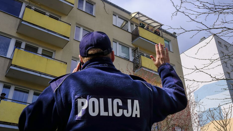 Koronawirus w Polsce. Policja sprawdza osoby na kwarantannie