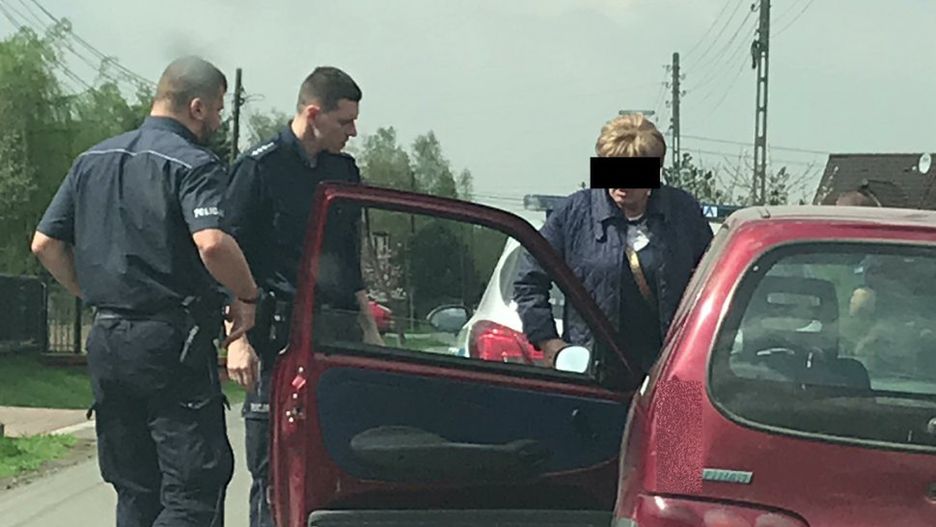 Mężczyzna miał na sobie perukę