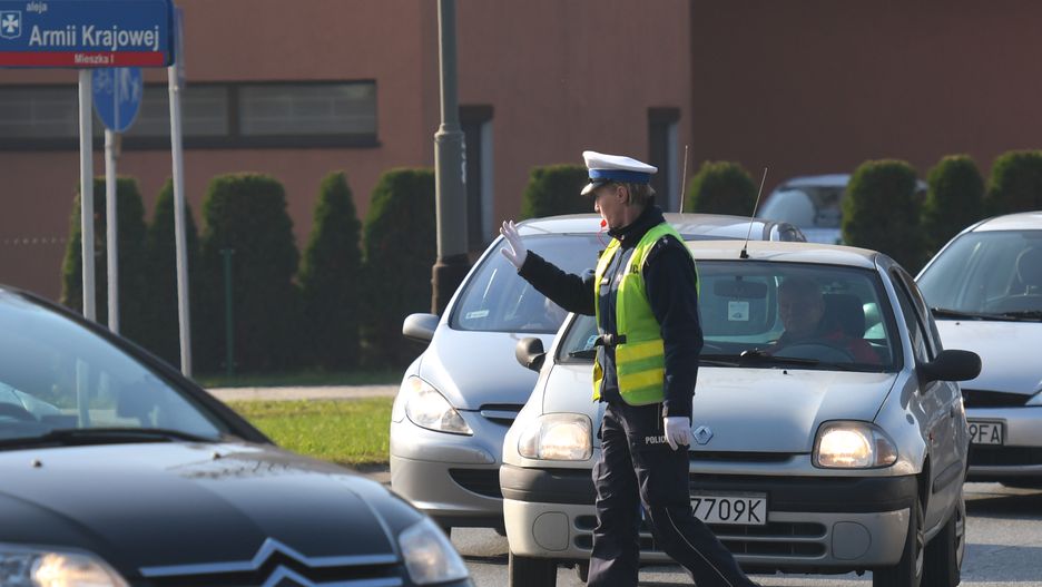Więcej policjantów będzie szukało skradzionych samochodów