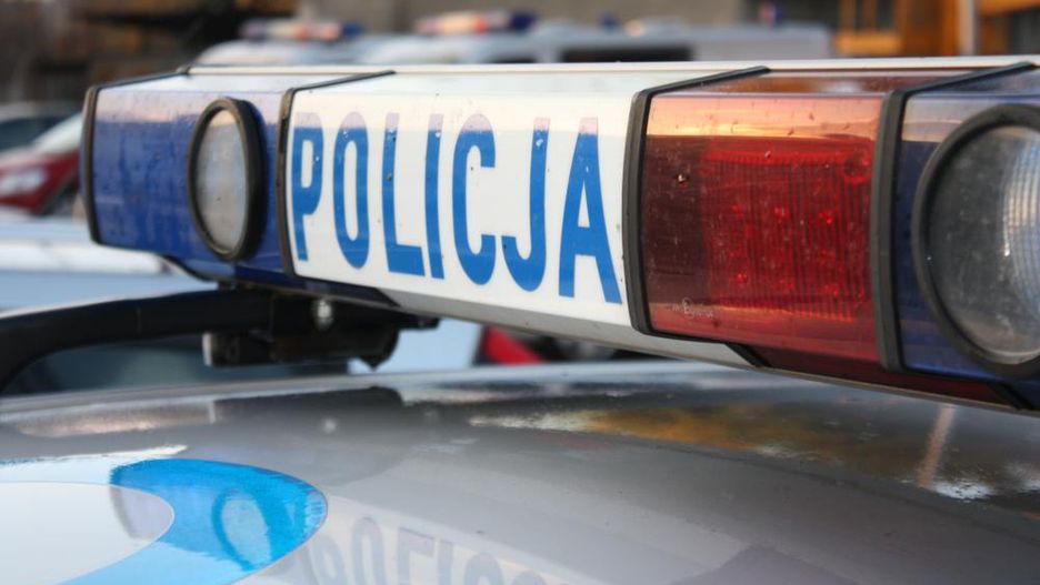 Kobieta wskoczyła do bagażnika samochodu złodzieja i przez 7 km próbowała odzyskać swoje pieniądze