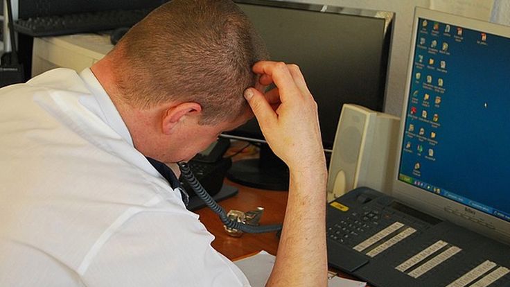 Oszuści wymyślili sprytny sposób, który przekonał mężczyznę, że rozmawia z policją