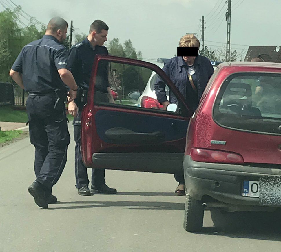 Mężczyzna miał na sobie perukę