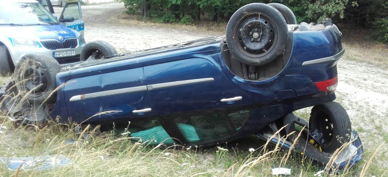 Chciał się popisać przed dziewczyną. Był nietrzeźwy i pod wpływem narkotyków, dachował