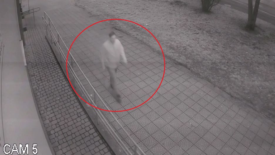 Mężczyzna ma ok. 40 lat