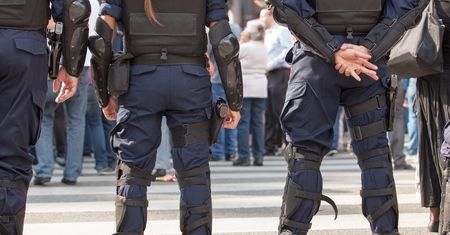 Lewicowa bojówka przyznała się do podpaleń na posterunku policji i zapowiada blokadę szczytu G20