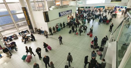 Wpadka ochrony na lotnisku Gatwick. Pasażer wszedł do samolotu i zamknął się w toalecie