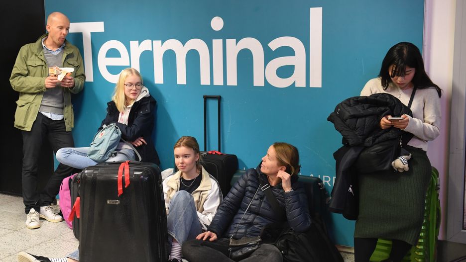 Pasażerowie, którzy utknęli w oczekiwaniu na loty z lotniska Gatwick