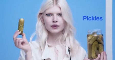 Jaki ładny angielski! Nie ma wstydu. Polska modelka w znanym cyklu magazynu "I-D"