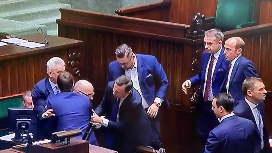 Poseł Robert Kropiwnicki zasłabł na sejmowej mównicy