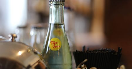 Coca-Cola kupuje kultową meksykańską markę. 220 mln dol. za ulubioną wodę nastolatków z Teksasu