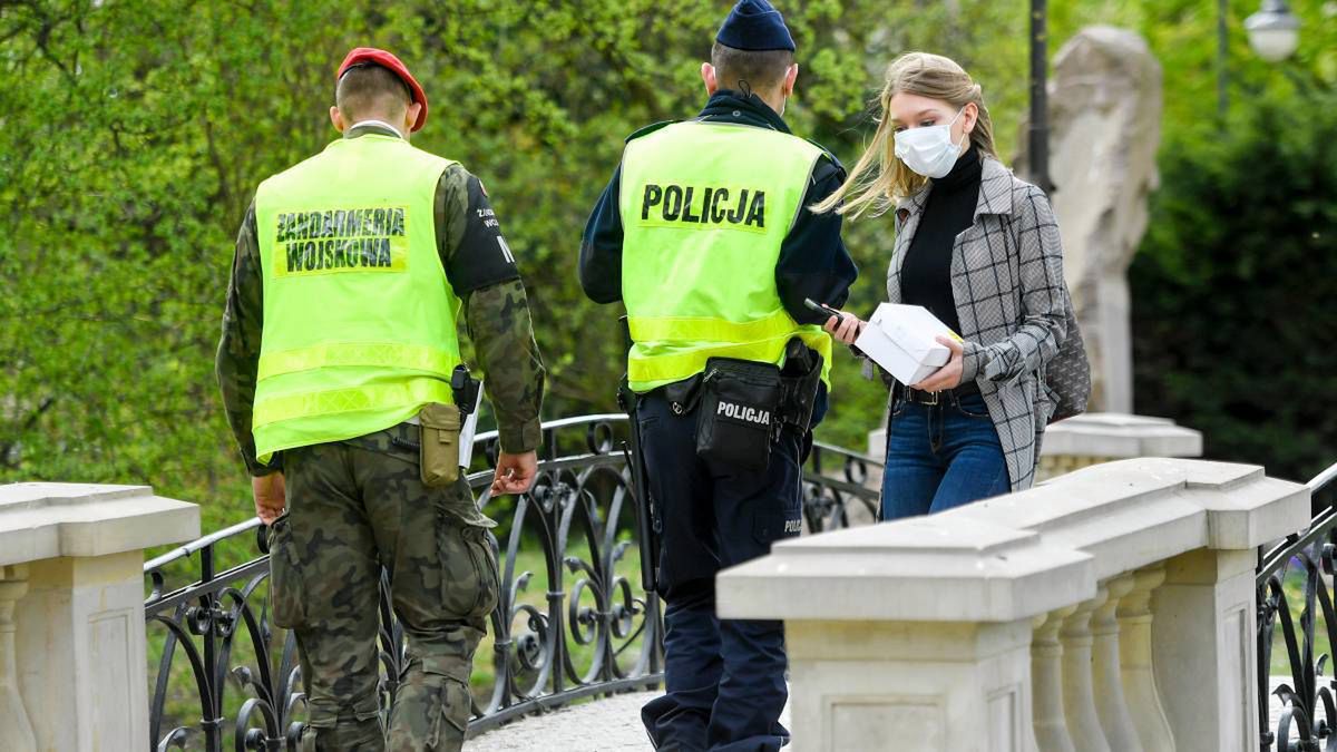 Gwiazda "Przyjaciółek" przyłapana na gorącym uczynku. Dla chwili przyjemności złamała zasady bezpieczeństwa