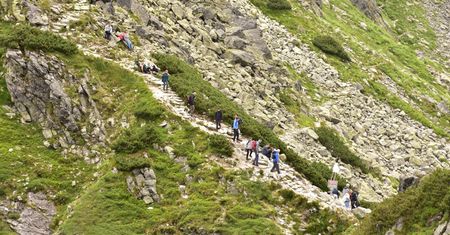 Tatry. Trzy osoby rażone piorunem podczas burzy na Hali Gąsienicowej. TOPR w akcji