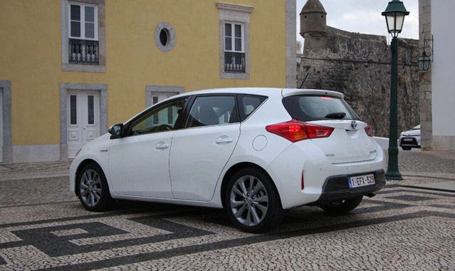 Tyle zaoszczędzi Toyota Auris Hybrid