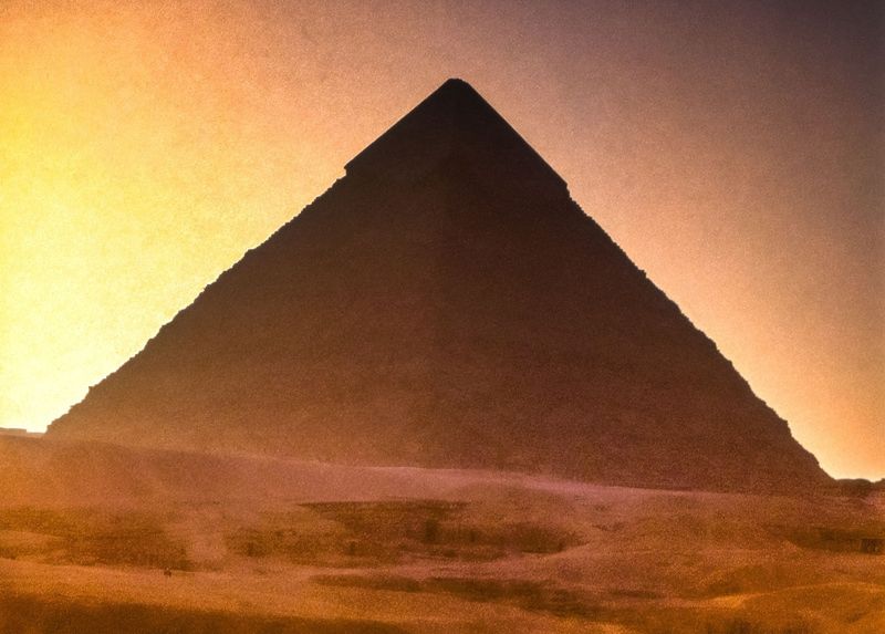 W piramidzie Cheopsa znajduje się tron obcych?