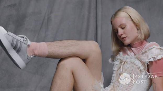 Arvida Byström - modelka z owłosionymi nogami w kampanii Adidas