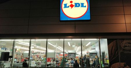 Lidl kusi rekordowymi zarobkami w Polsce. Ale w Niemczech płaci kilka razy więcej