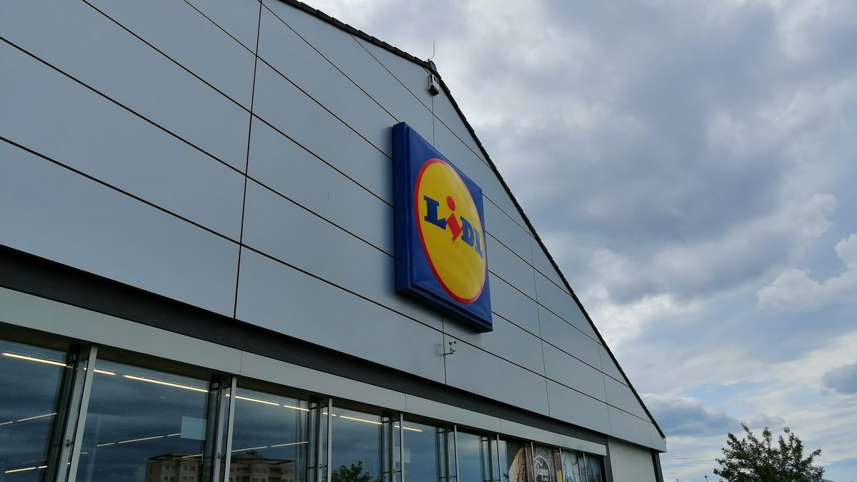 Lidl Polska już zdejmuje plakaty informujące o stawkach 50 zł brutto za godzinę.