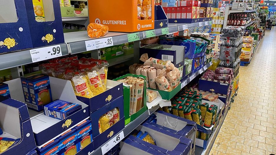 Jeszcze kilkanaście dni temu w Niemczech były problemy z pustymi półkami. Ale to już przeszłość.