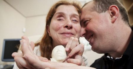 Miłość od pierwszego dotyku. Niewidomi przyszli rodzice tak "zobaczyli" dziecko dzięki USG