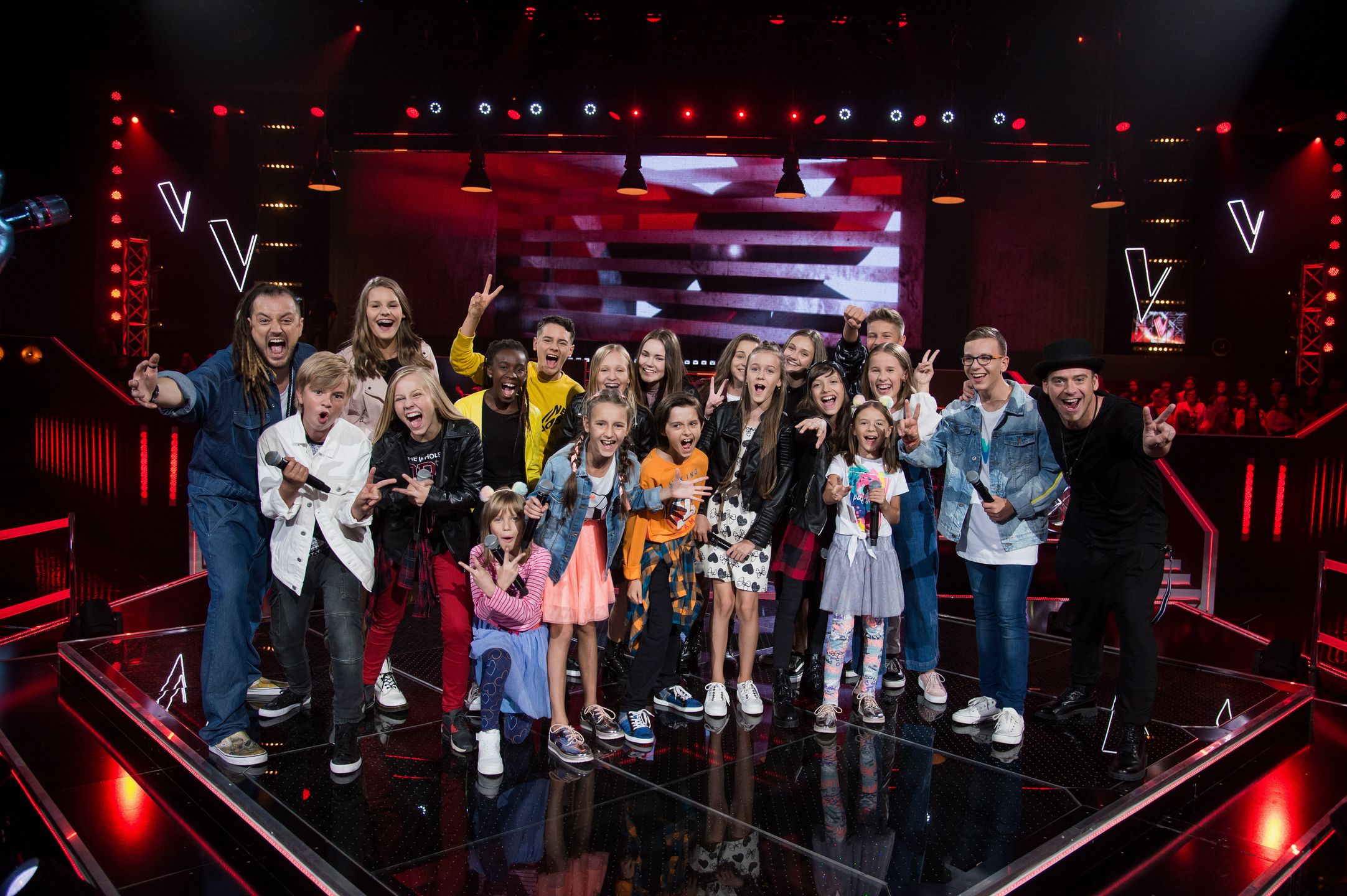 W najbliższym odcinku, z 18 członków drużyny, chłopaki wyłonią szóstkę, która następnie zmierzy się w strefie "Sing Off”.