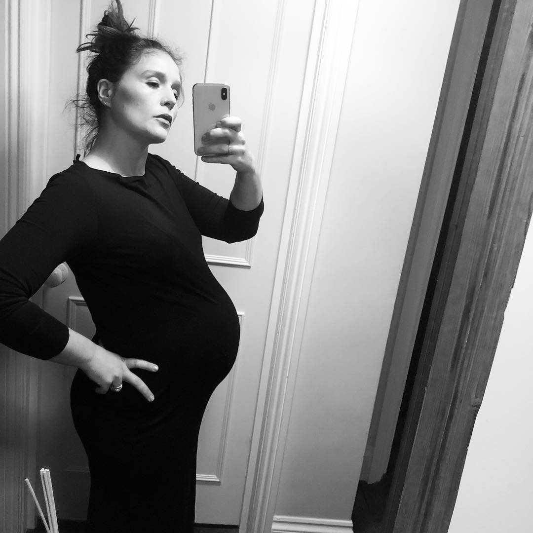 Jassie Ware pokazała brzuch