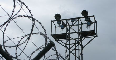 Pracownicy służby więziennej szykują "resocjalizację przez szok"
