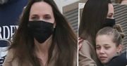 Angelina Jolie trafiła do szpitala. Przy wyjściu czekały na nią córki i paparazzi. Zdjęcia ekstremalnie szczupłej gwiazdy wywołują niepokój