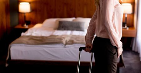 Prosty trik na bezpieczny pobyt w hotelu i pensjonacie. Zajmie sekundę!
