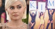 Kylie Jenner jako jedyna nie przyleciała na urodziny Kim Kardashian. Konflikt? Powód wszystko wyjaśnia